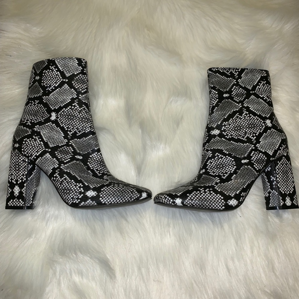 Boohoo snakeskin booties NEVER WORN